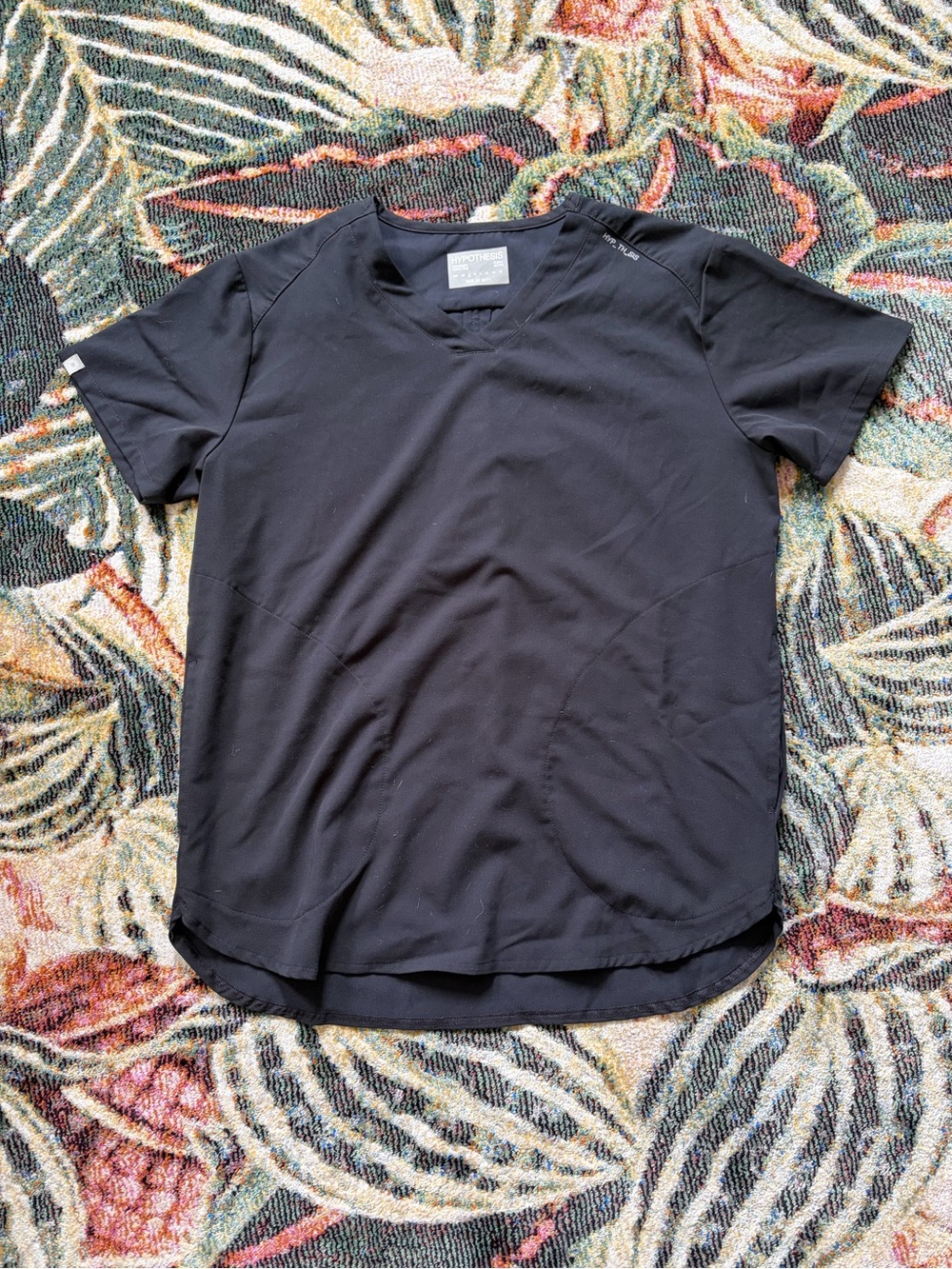 Hypothesis scrubs- BETA V-SHELL SHIRT
WOMEN'S 2-POCKET RELAXED FIT TUNIC TOP - s